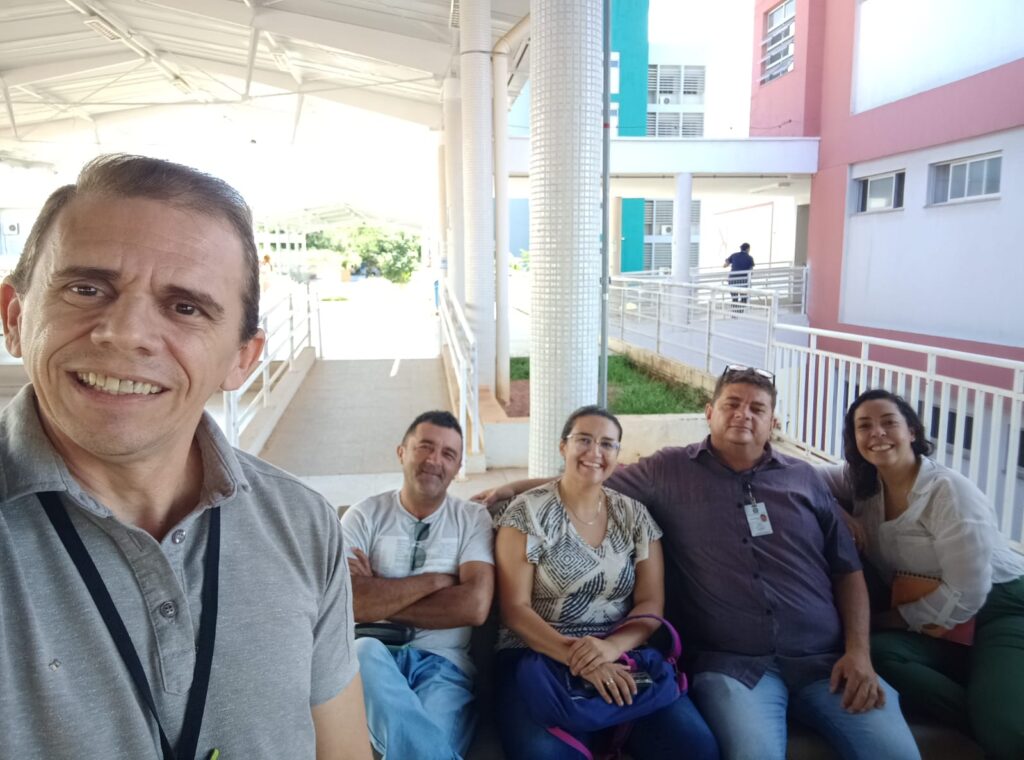 Servidores TAE esperando o resultado da reunião